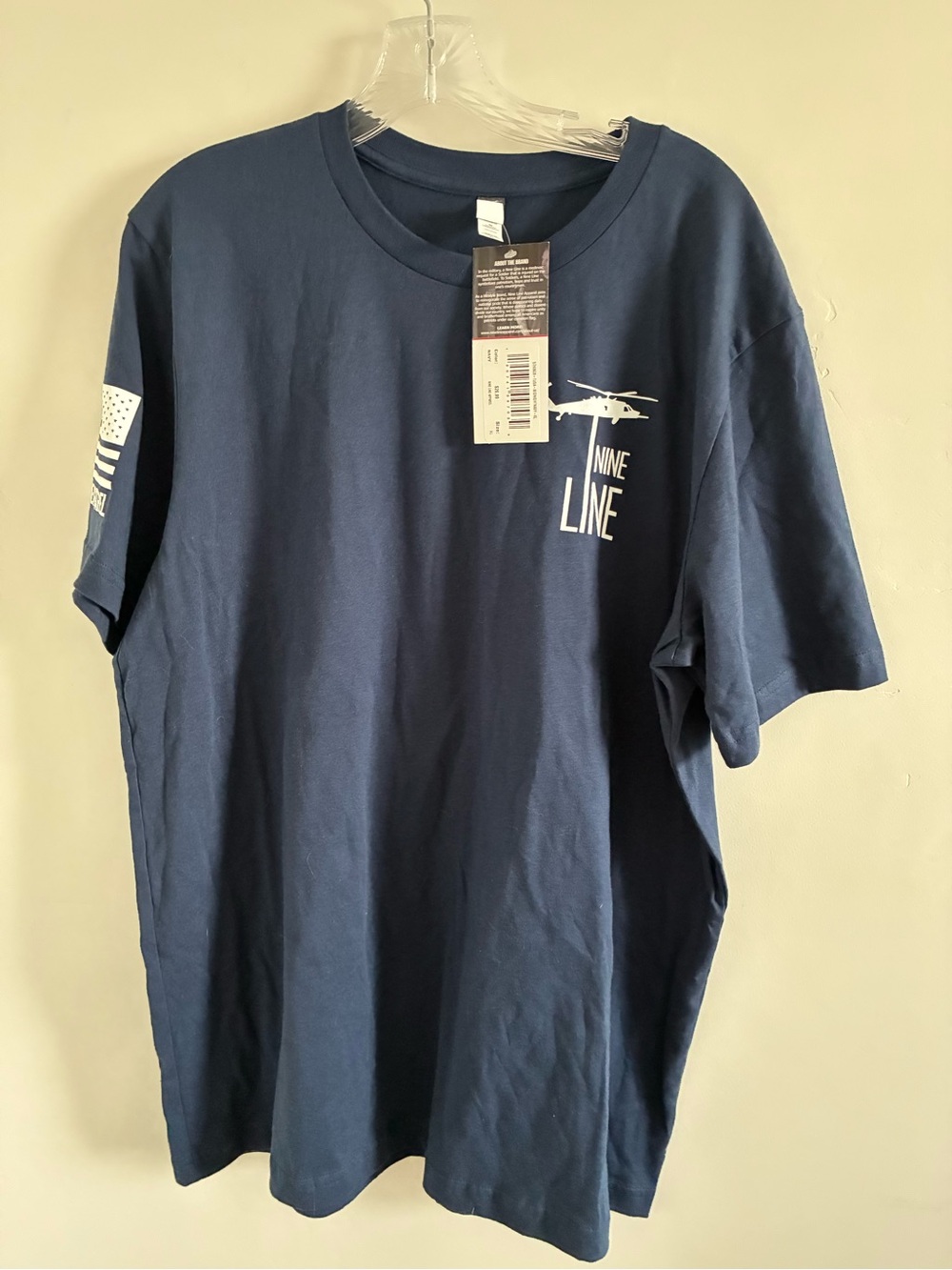 Men's Navy nine line brand new T-shirt size xl